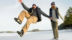 W takim obuwiu nigdy nie poślizgniesz się na gołoledzi: oto, co trzeba przykleić do podeszwy