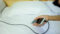 Wiele osób robi to każdej nocy: gdzie absolutnie nie wolno ładować smartfona