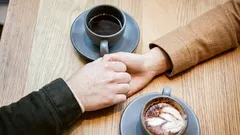 Jak rozpoznać, że mężczyzna potajemnie jest w tobie zakochany: 4 nieoczywiste sygnały