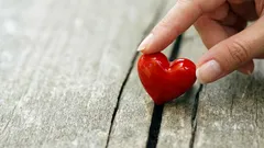 Jak ożywić więź i relację z partnerem: 4 „sekretne” języki miłości