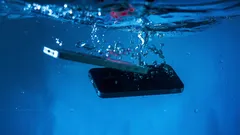 Klasa ochrony IP w smartfonie: dlaczego jest równie ważna jak aparat i bateria?