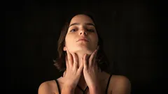 Pięć ćwiczeń na ujędrnienie twarzy po 50. roku życia: drugi podbródek zniknie natychmiast