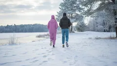 Chodzenie na odchudzanie po 50.: proste zmiany, które pomagają zwalczyć tłuszcz z brzucha