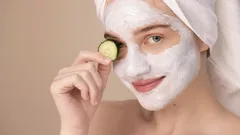 Ani grama podkładu: jak uzyskać mokry blask skóry bez ciężkiego makijażu