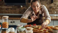 Co podarować osobie, która uwielbia gotować: airfryer, multicooker czy blender?