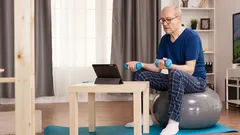 Twoje ciało powie „dziękuję”: 3 ćwiczenia po 50., które przywrócą siłę i młodość