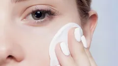 Zimą nakładam ten domowy środek na twarz: odżywia i chroni przed suchością